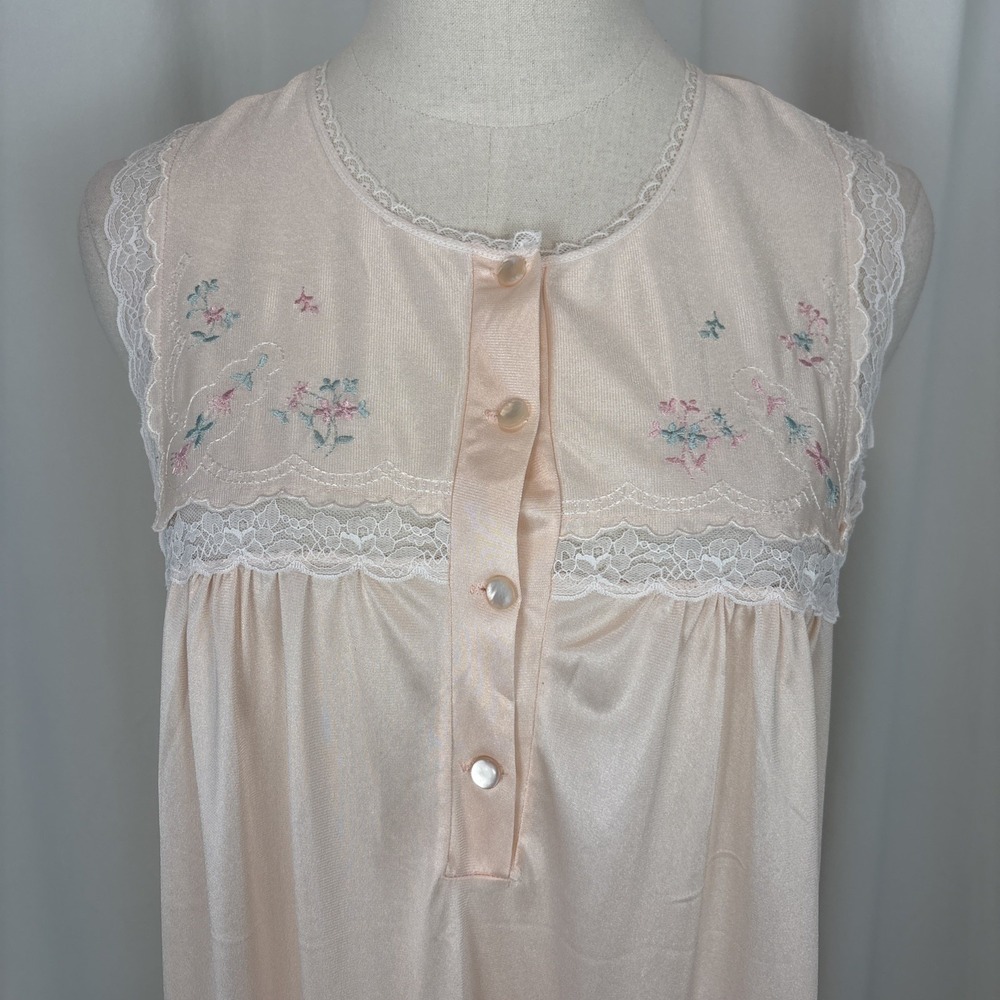 Vtg Lovlee Canada Pale Peach Sleeveless Nylon Nightgown Embroidered + Lace Sz L